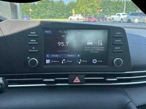 Used 2026 Hyundai Elantra SE FWD image 22