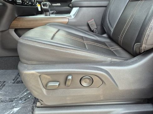Used 2023 Chevrolet Silverado 1500 High Country w/ High Country Premium Package AWD/4WD image 17