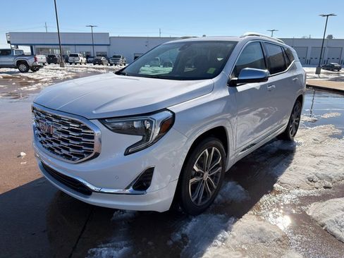 Used 2021 GMC Terrain Denali w/ Denali Premium Package image 6
