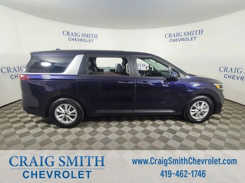 Used 2024 Kia Carnival LX image 8