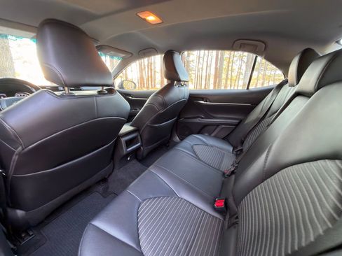 Used 2020 Toyota Camry SE image 16