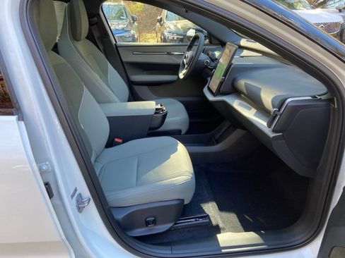 New 2025 Volvo EX30 Plus w/ Climate Package image 16