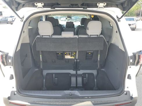 Used 2022 Toyota Sienna LE image 8