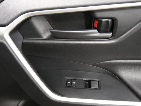 Used 2021 Toyota RAV4 LE w/ Carpet Mat Package (TMS) AWD/4WD image 27