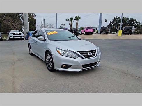 Used 2017 Nissan Altima 2.5 SL w/ Moonroof Package image 37
