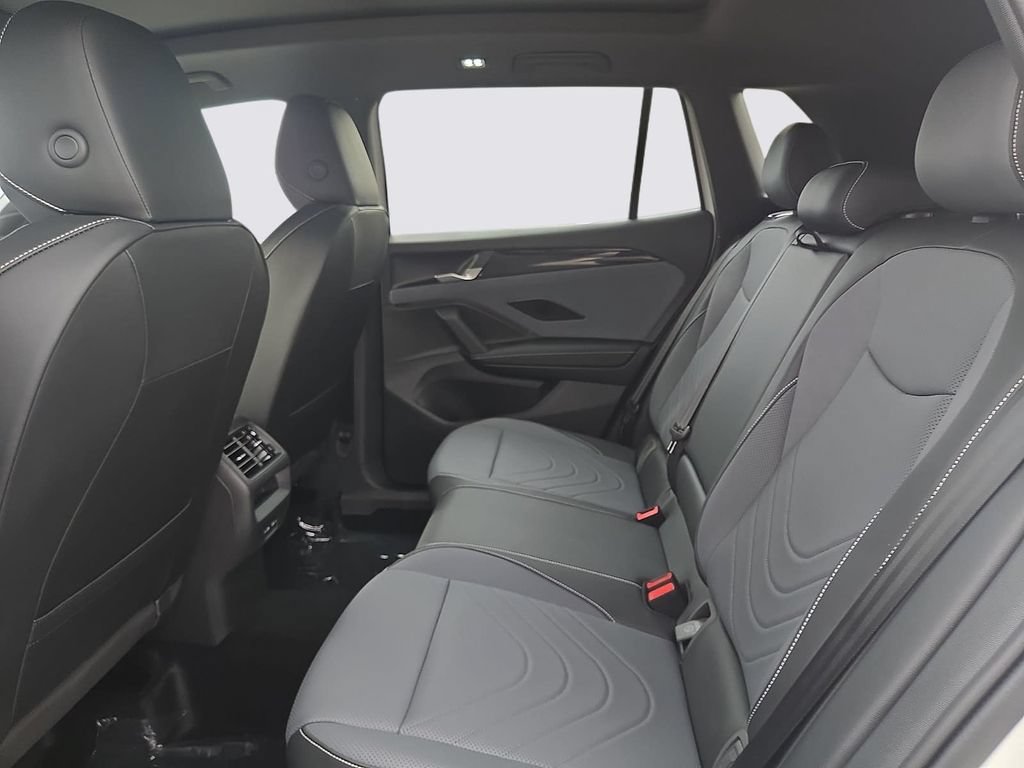 New 2026 Volkswagen Tiguan SE R-Line FWD image 10