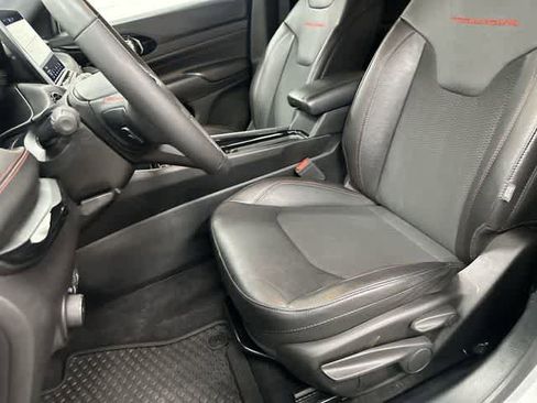 Used 2025 Jeep Compass Trailhawk AWD/4WD image 10
