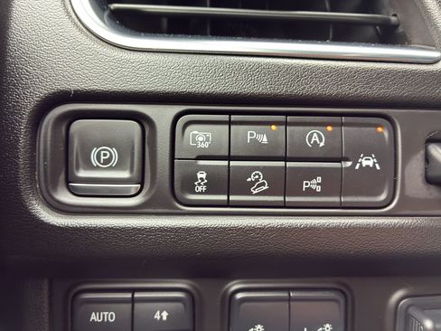 Used 2023 Chevrolet Suburban High Country w/ Advanced Technology Package AWD/4WD image 31