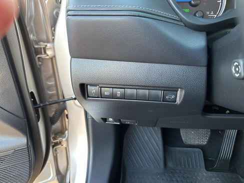 Used 2021 Toyota Venza Limited image 29