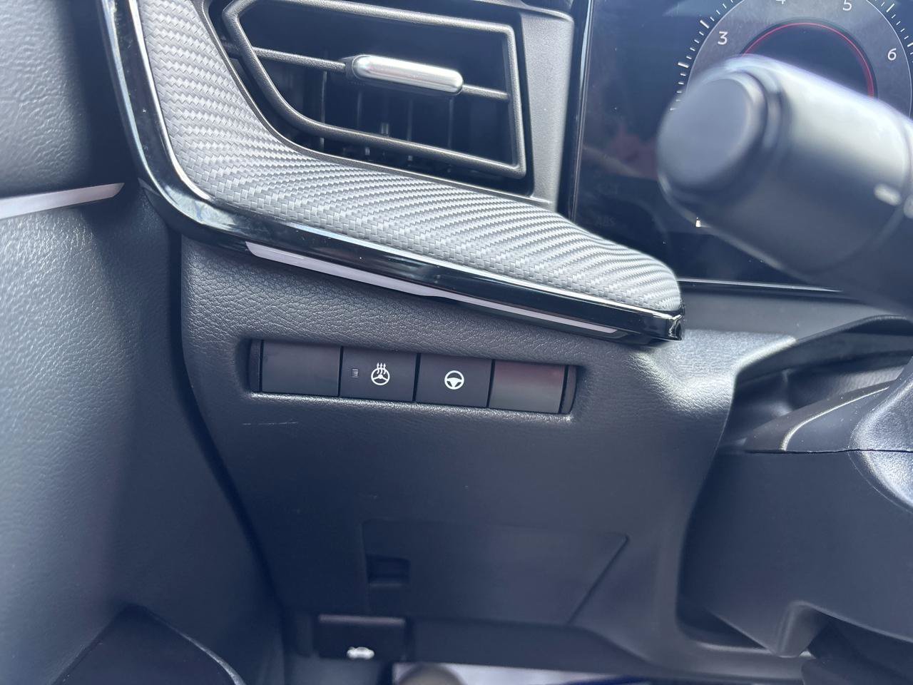 Used 2025 Nissan Kicks SR w/ SR Premium Package AWD/4WD image 14