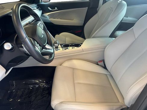Used 2025 Genesis G70 2.5T RWD image 9