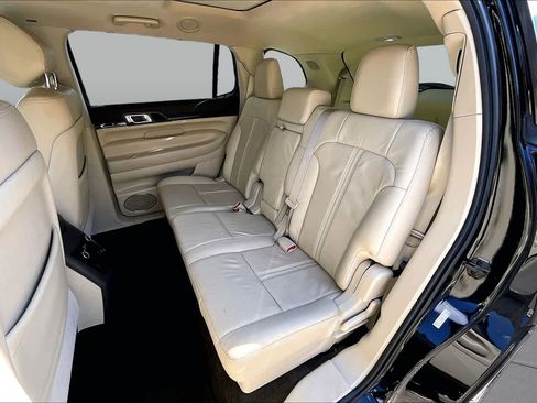 Used 2018 Lincoln MKT AWD image 21