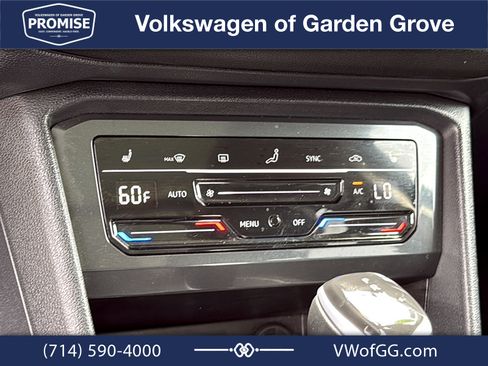 Used 2023 Volkswagen Tiguan SE w/ Panoramic Sunroof Package FWD image 24