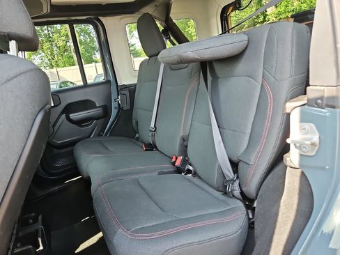 Used 2024 Jeep Wrangler Unlimited Rubicon AWD/4WD image 14