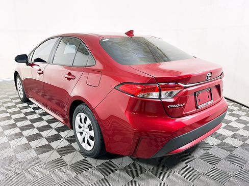 Used 2022 Toyota Corolla LE FWD image 5