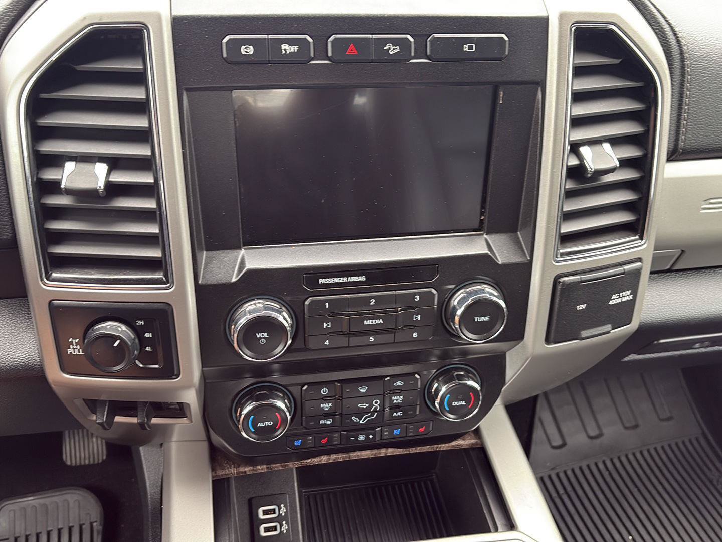 Used 2019 Ford F350 Lariat w/ Chrome Package AWD/4WD image 18
