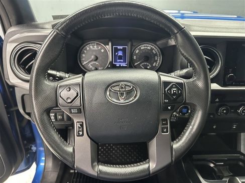Used 2018 Toyota Tacoma TRD Sport image 23