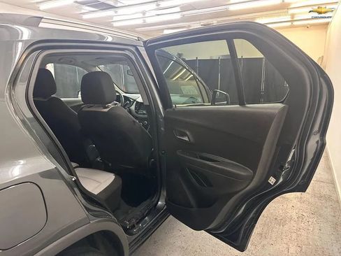 Used 2017 Chevrolet Trax LT w/ Driver Confidence Package image 20