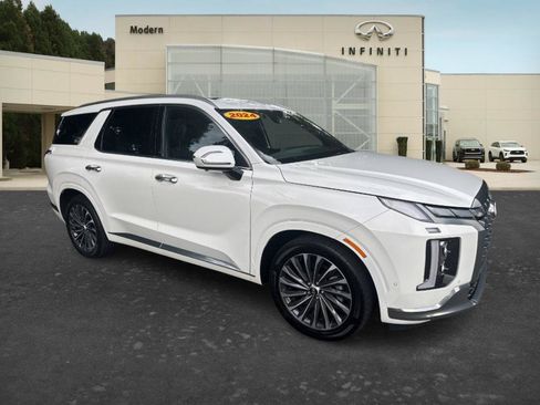 Used 2024 Hyundai Palisade Calligraphy FWD image 3