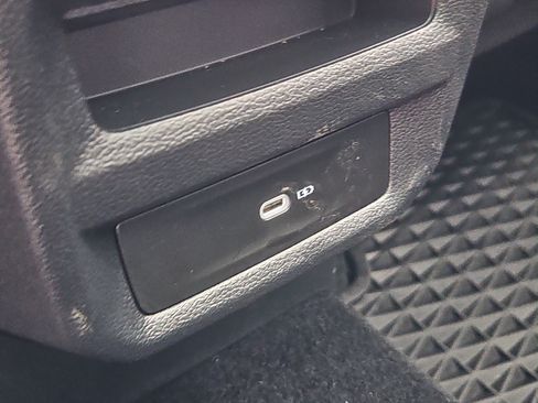 Used 2025 Volkswagen Taos SEL AWD/4WD image 14