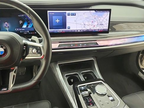 Used 2024 BMW 740i image 23