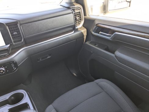 Used 2025 GMC Sierra 2500 SLE w/ SLE Value Package; image 20