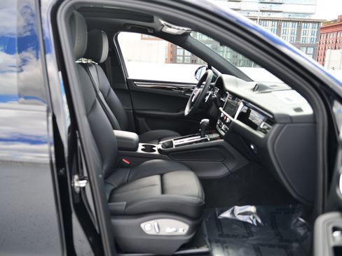 Certified 2026 Porsche Macan AWD/4WD image 22