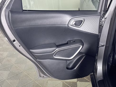 Used 2025 Kia Soul LX w/ LX Technology Package FWD image 18