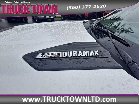 Used 2025 Chevrolet Silverado 2500 Custom w/ Custom Value Package image 9