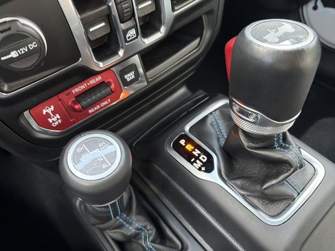 Certified 2023 Jeep Wrangler Unlimited Rubicon 4xe w/ Steel Bumper Group image 31