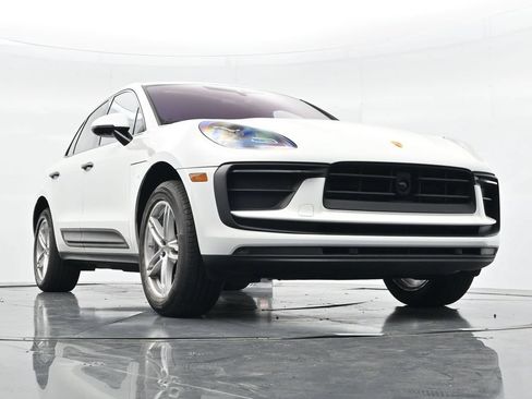 Certified 2023 Porsche Macan AWD/4WD image 21