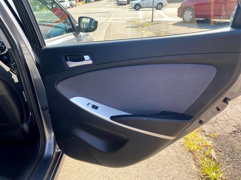 Used 2013 Hyundai Accent GS image 21