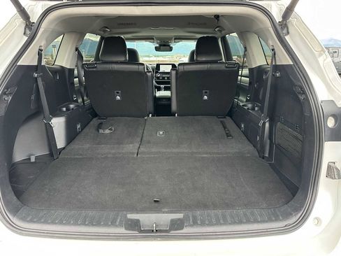 Used 2024 Toyota Highlander LE image 14