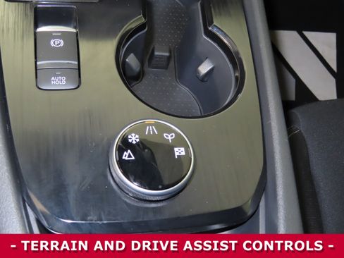 Certified 2025 Nissan Rogue S image 22