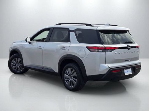 Used 2024 Nissan Pathfinder SV FWD image 6