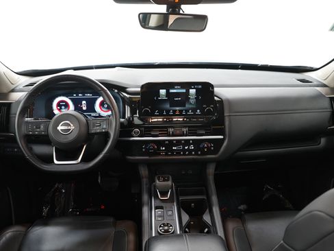 Used 2024 Nissan Pathfinder Platinum AWD/4WD image 17