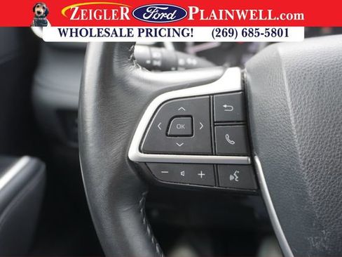 Used 2023 Toyota Highlander XLE image 27