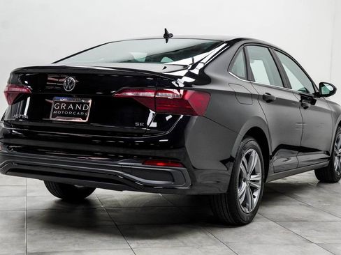 Used 2024 Volkswagen Jetta SE image 12