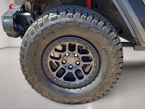 Used 2022 Jeep Wrangler Unlimited Rubicon w/ Xtreme Recon 35" Tire Package AWD/4WD image 11