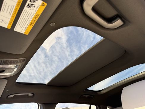 New 2026 Mercedes-Benz GLB 250 250 4MATIC image 10