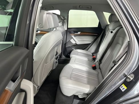 Used 2022 Audi Q5 2.0T Premium image 25