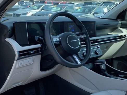 Used 2025 Hyundai Tucson SE image 10