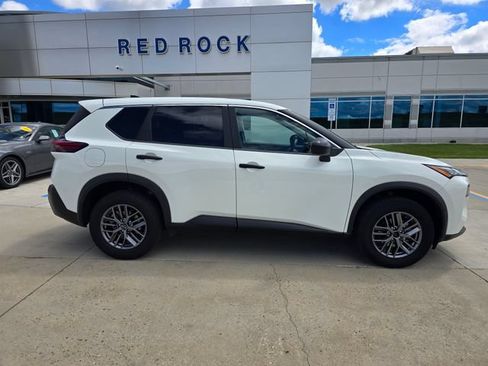 Used 2023 Nissan Rogue S AWD/4WD image 2