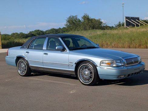 Used 2011 Mercury Grand Marquis LS image 1