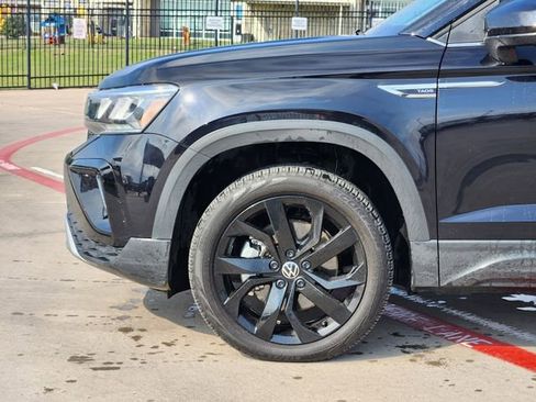 New 2024 Volkswagen Taos SE image 6