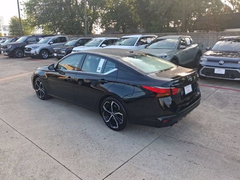 Used 2025 Nissan Altima 2.5 SR FWD image 8