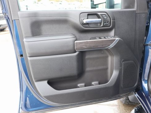 Used 2021 Chevrolet Silverado 3500 LTZ w/ LTZ Convenience Package image 12