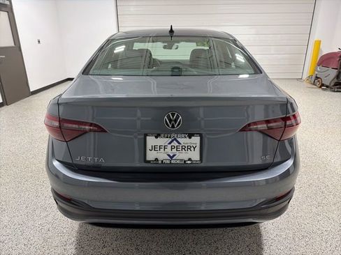 Used 2023 Volkswagen Jetta SE w/ Panoramic Sunroof Package image 5
