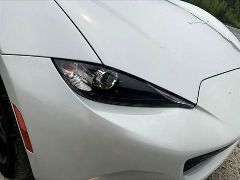 Used 2016 MAZDA MX-5 Miata Sport image 23