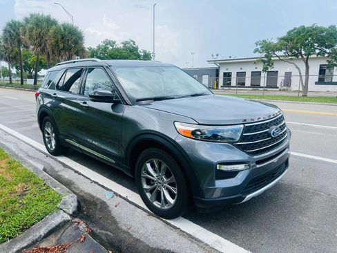 Used 2022 Ford Explorer Limited w/ Equipment Group 301A RWD image 7